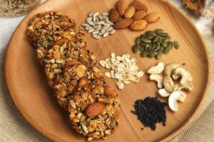 Cách làm bánh hạt dinh dưỡng lợi sữa cho mẹ, giảm cân tại nhà