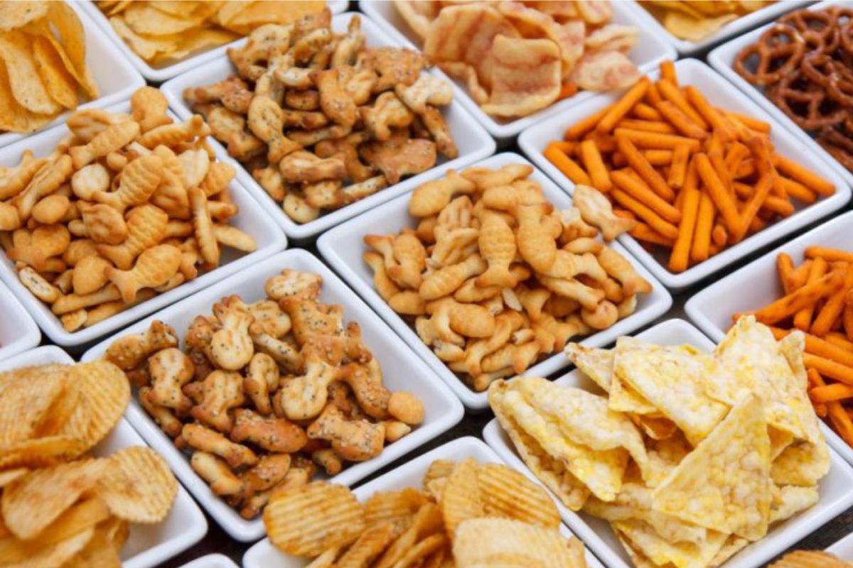 Những món ăn vặt không tốt cho mẹ sau sinh
