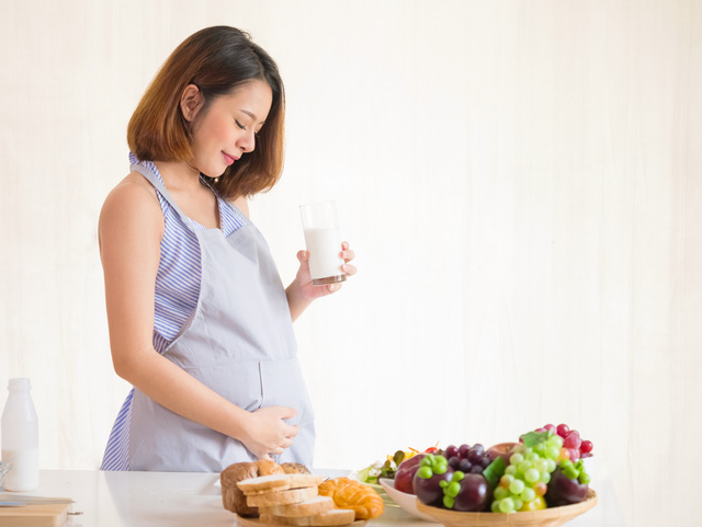 chế độ ăn cho mẹ đang cho con bú