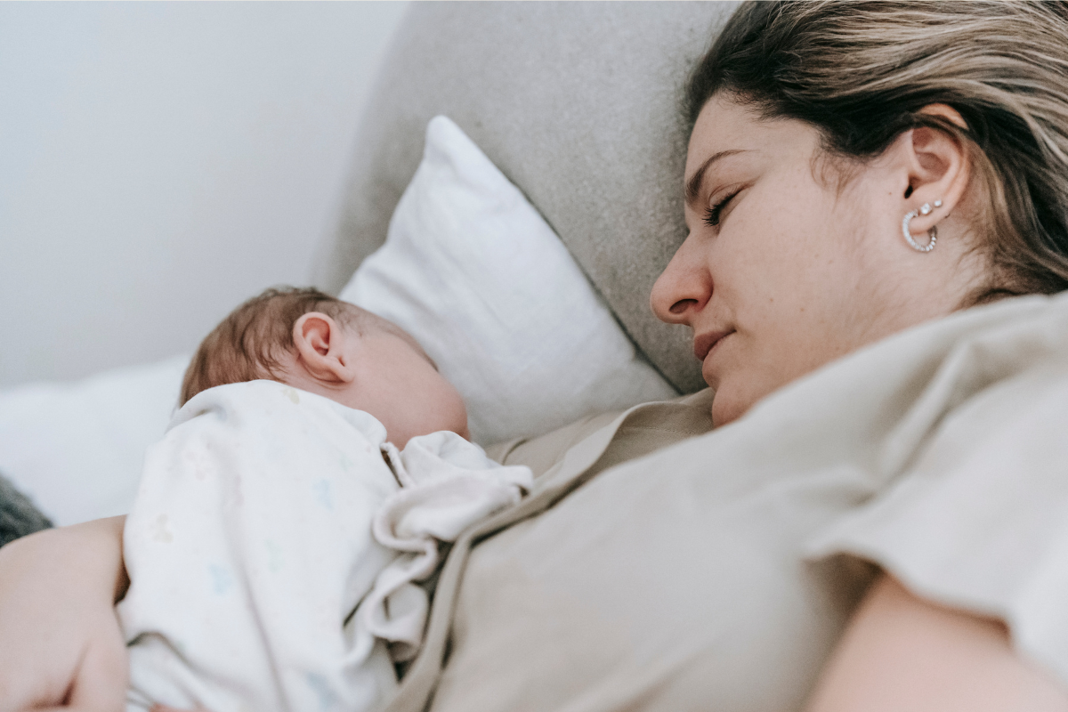 Mẹ sau sinh nên kiêng gì để bảo vệ sức khỏe